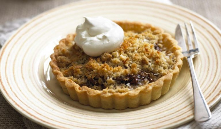 Banana and Nutella Crumble Tartlets