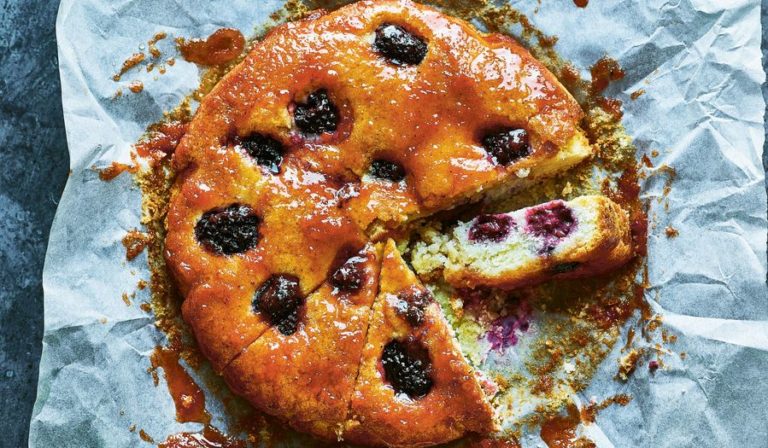 Easy Blackberry Cake | Simple Autumnal Baking Recipe