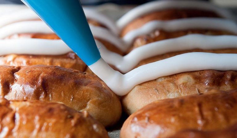 Iced London Buns