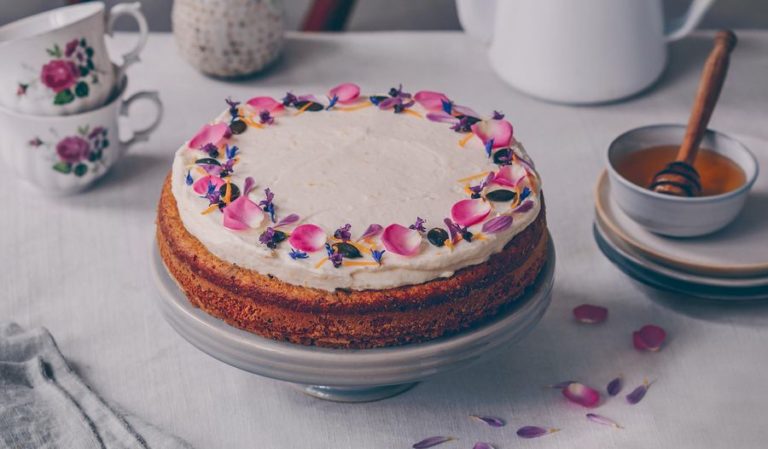 Carrot Cake with Apricots and Honey-yogurt Icing Recipe | Natural Baking