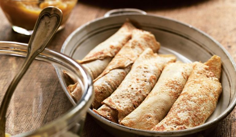 Pancakes Filled with Custard (Frisuelos con Crema Pastelera)