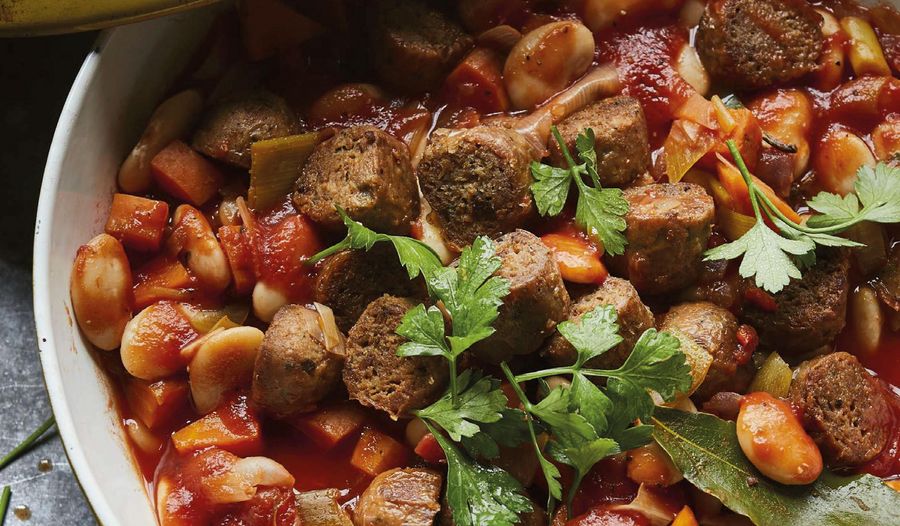 One-Pot Tuscan Vegan Sausage and Bean Stew |Veganuary 2021