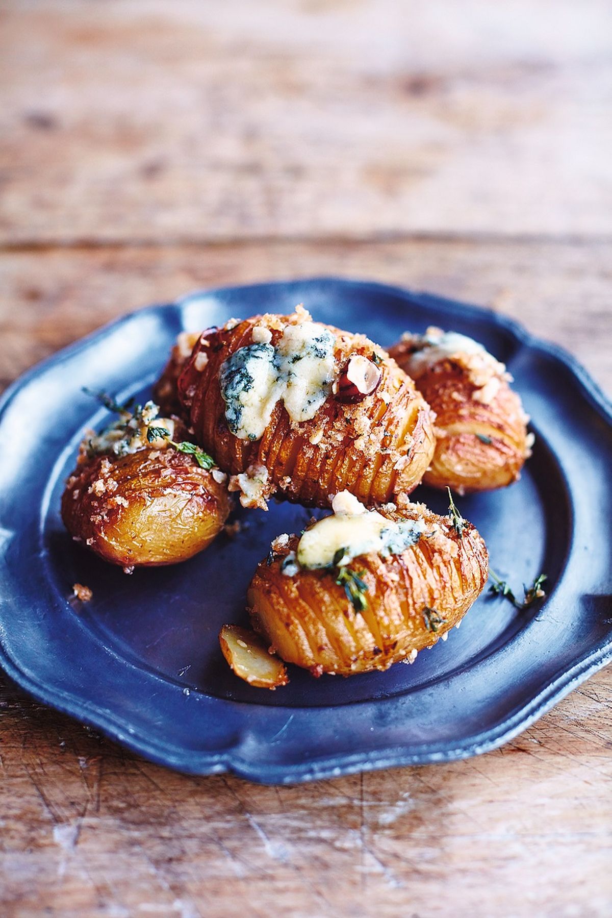 Hasselbacks Turkey Dripping, Blue Cheese & Crushed Hazelnut Crumb