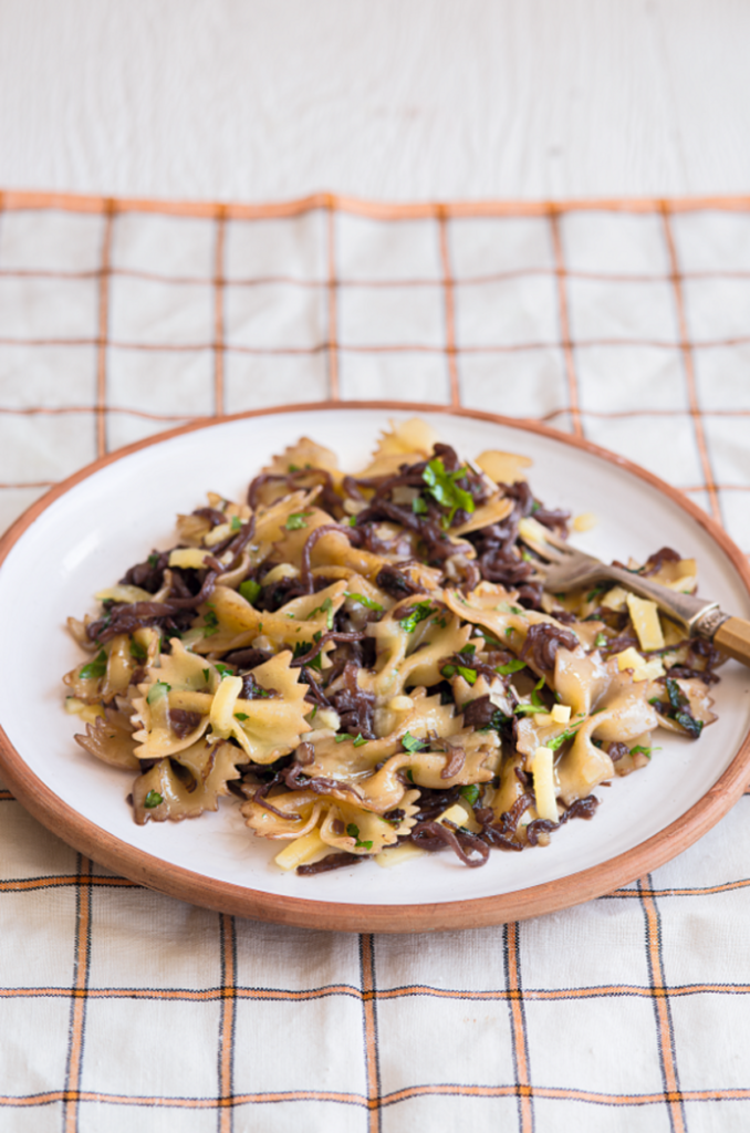 Onion Pasta with Parsley and Red Wine
