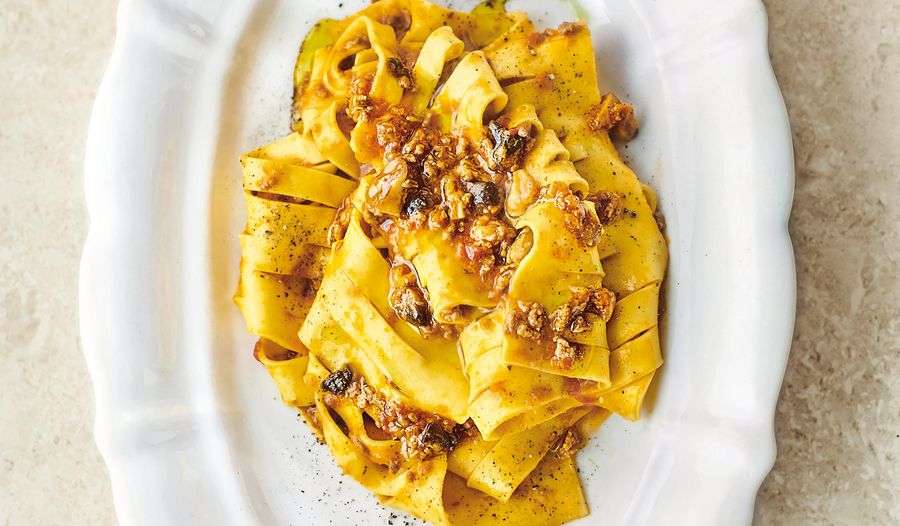 Jamie Oliver British Bolognese | Channel 4 Keep Cooking Family Favourites