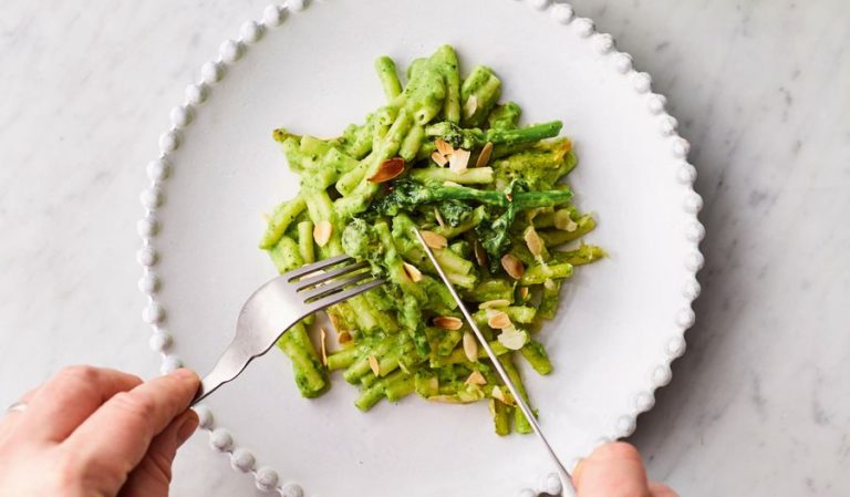 Jamie Oliver's Greens Mac'n'Cheese Recipe | Jamie's Meat Free Meals Channel 4