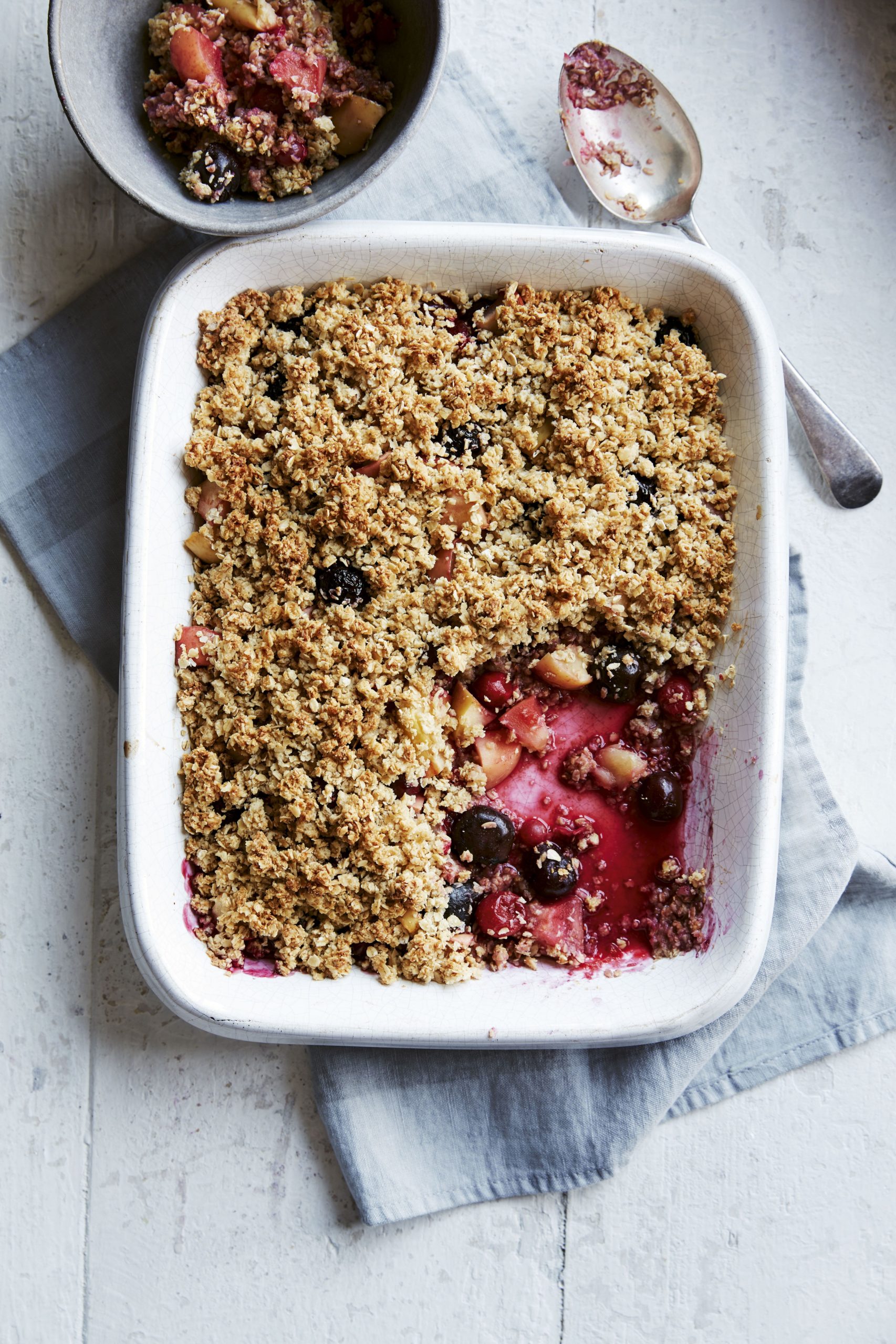 Berry and Apple Crumble | Low-calorie Dessert Recipe