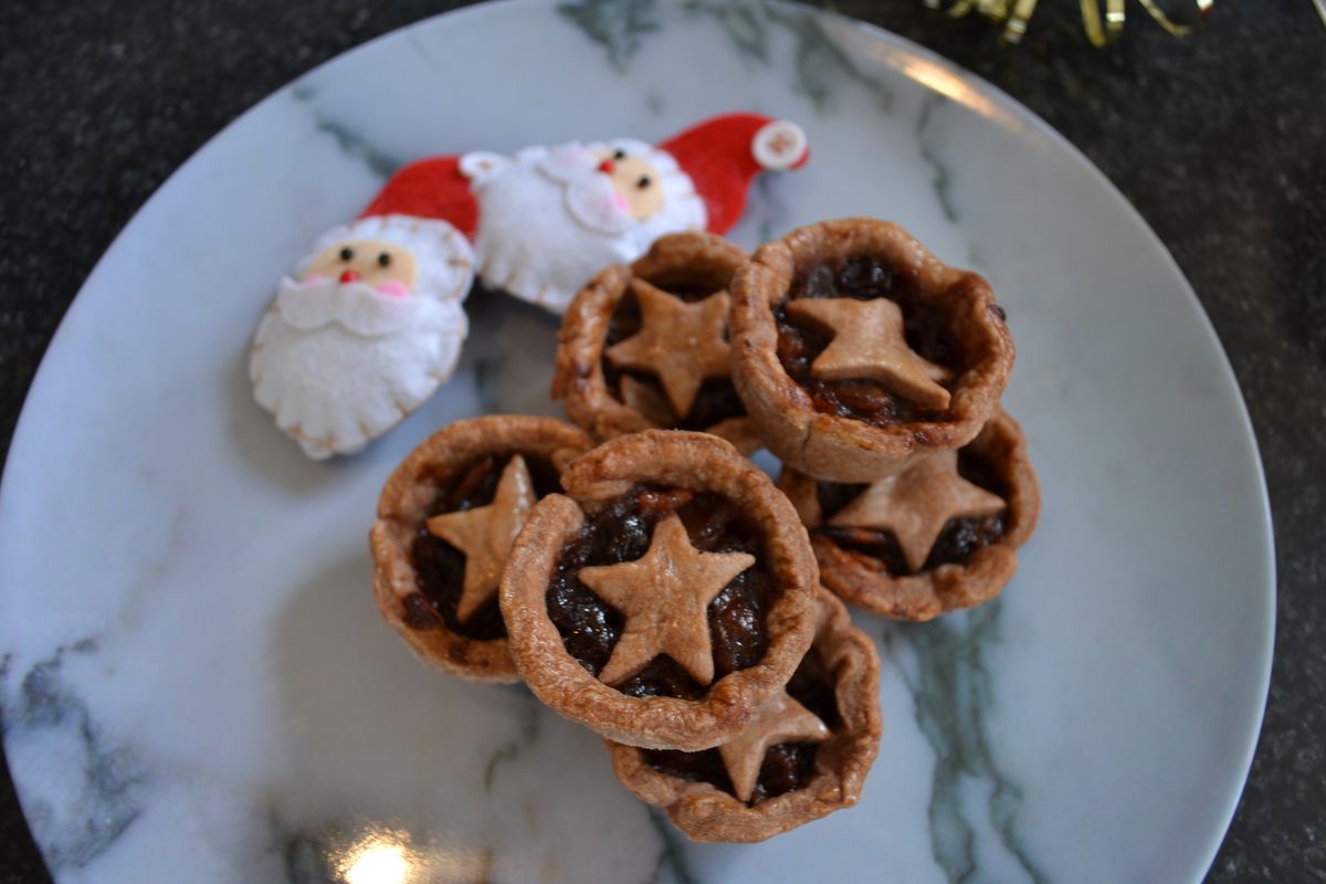 Easy Christmas Mince Pies with Chocolate Pastry