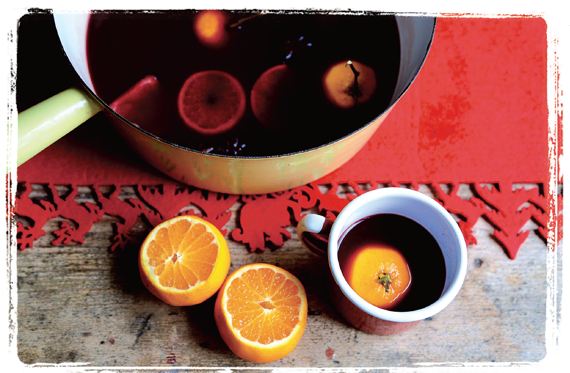 Easy Mulled Wine Recipe for Christmas & New Year