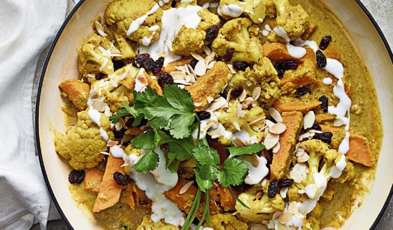 Creamy Cauliflower Korma | One Pot Vegan Recipe