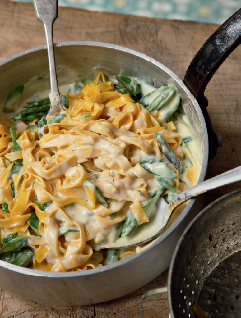 Tagliatelle with Crème Fraîche, Parmesan and Asparagus