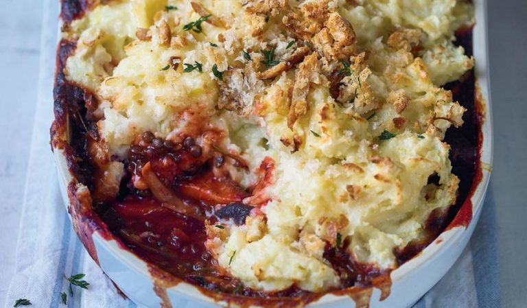 Shepherd's Pie with a Cheesy Leek and Potato Topping