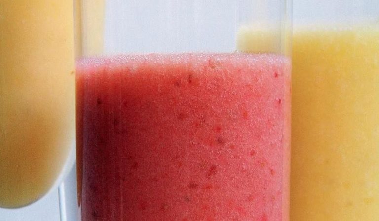 Fruity Omega Smoothies: Strawberry and Banana
