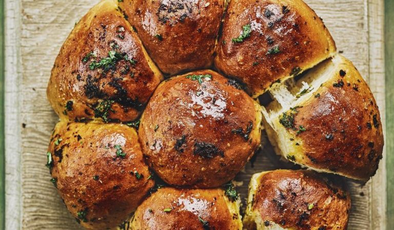 Garlic and Herb Tear-and-Share | Easy Bread Recipe
