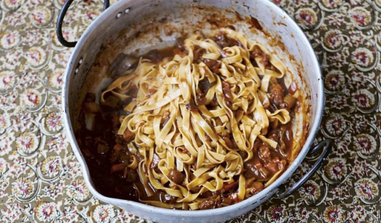 Jamie Oliver Slow Cooked Ragu Stracotto Recipe | Jamie Cooks Italy C4