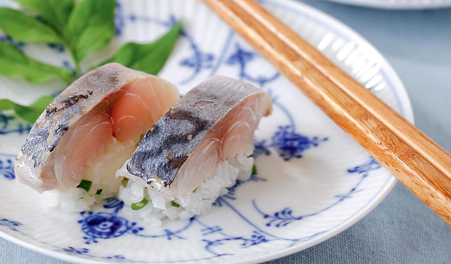 Shime Saba Bo Sushi (Marinated mackerel bo sushi)