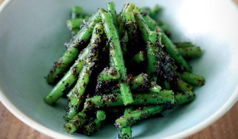 Kuro Goma-ae (Green beans with black sesame sauce)