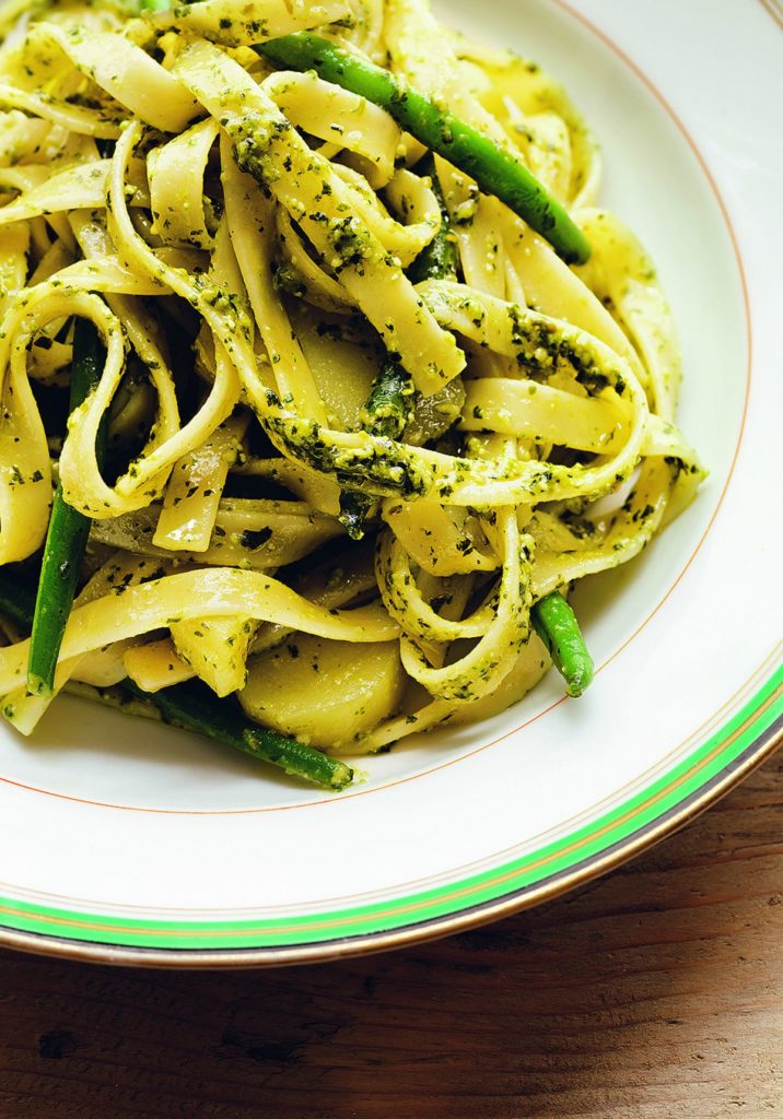 Trofie with Potatoes, Green Beans ( trofie con patate, fagiolini e pesto )