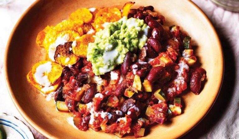 Mexican Veggie Chilli with Sweet Potato Nachos & Guacamole Recipe