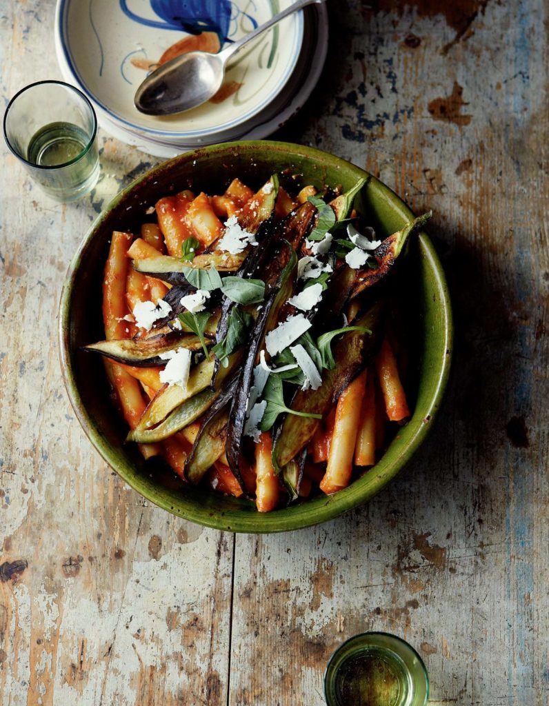 Zitoni alla Norma (Pasta with Aubergines and Tomatoes)