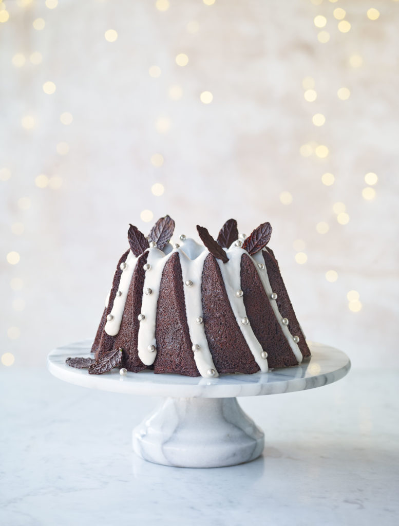 Chocolate & cinnamon Christmas tree bundt cake