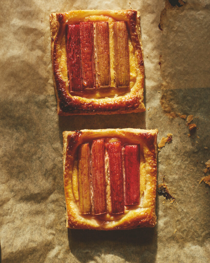 Rhubarb and custard tartlets from the farm table