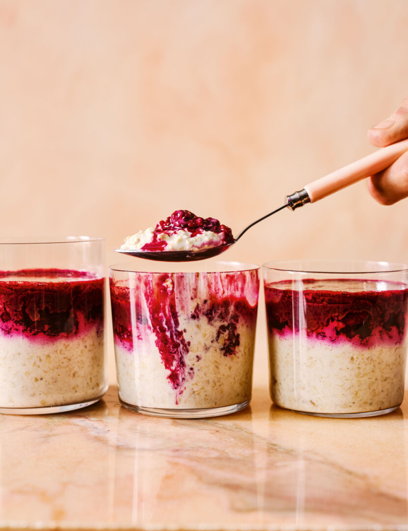 berry overnight oats