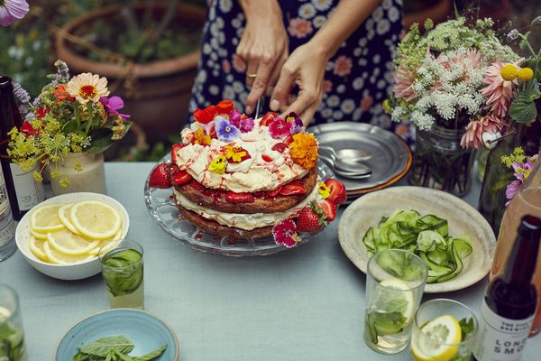 British Strawberry Cake | Summer Bakes