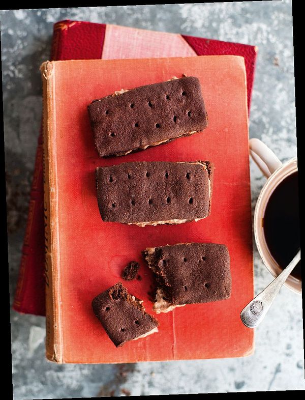 Chocolate Bourbons | Homemade Sweets 