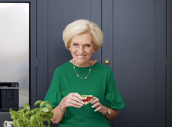 All Mary Berry Recipes from BBC 2 Series Quick Cooking | 2019 - ginger oat crunch
