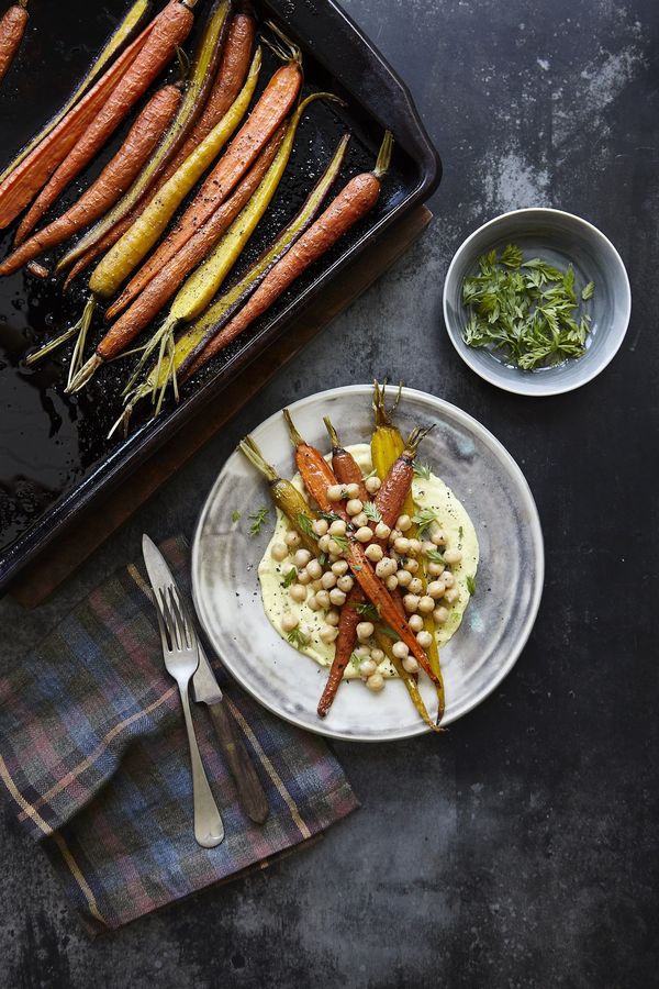 Roasted carrots and chickpeas with yogurt recipe 