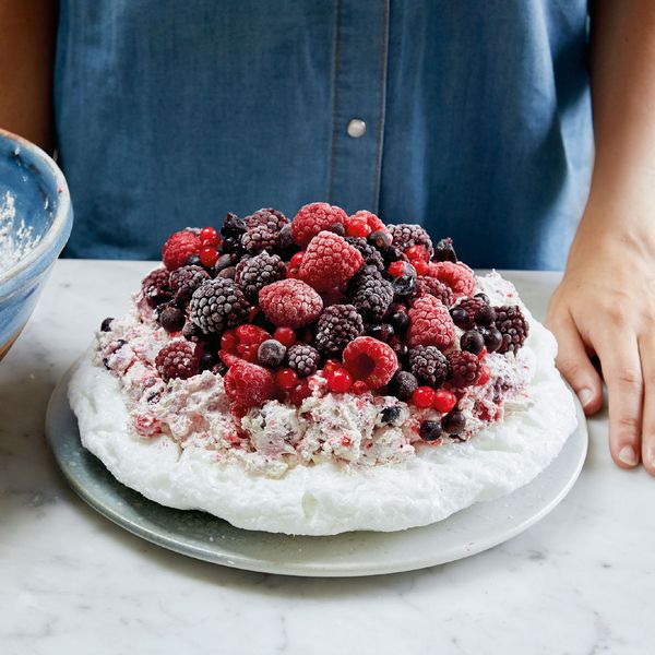 How to bake cakes in a microwave - pavlova