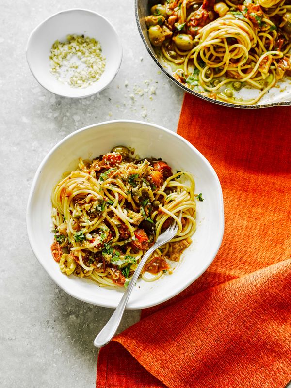 Easy Store Cupboard Pasta Recipes | Vegan Jackfruit Spaghetti